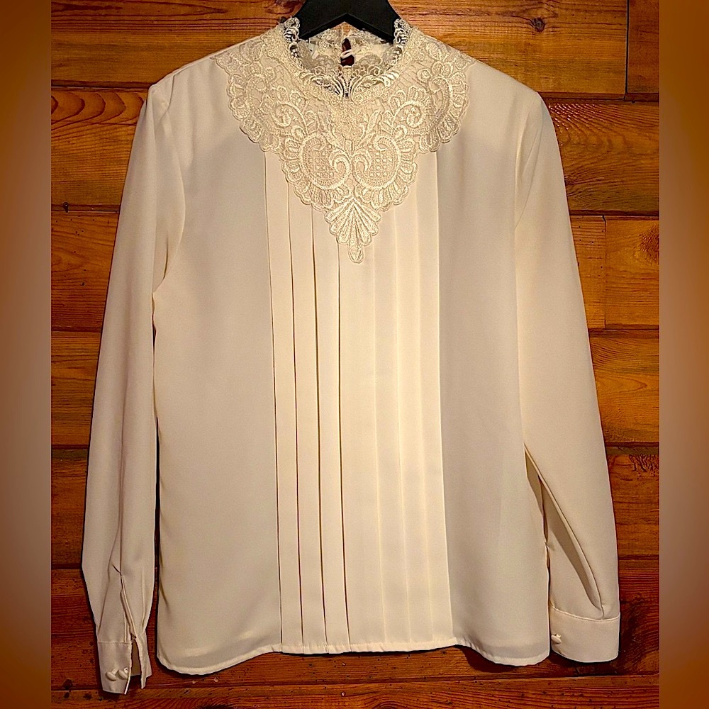 Prairie Blouse by Liz Baker in Cream Lace